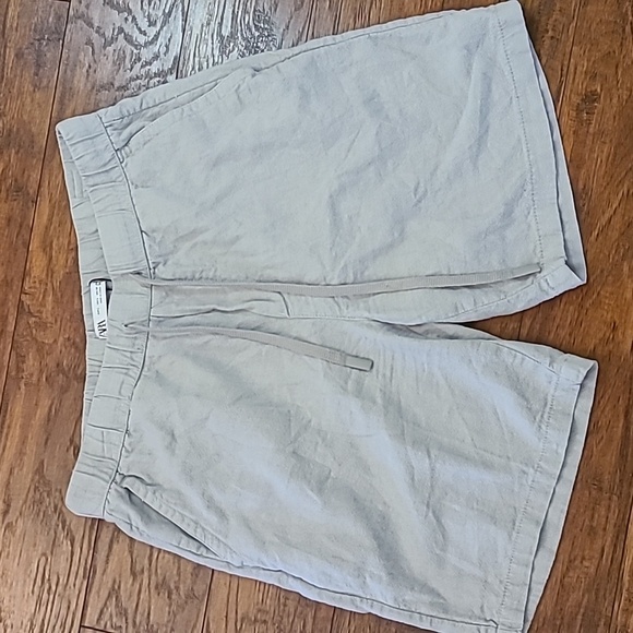 NWOT ZARA Ladies Linen Blend Gray Elastic Waist Pull On Shorts -Size Large - Picture 1 of 9
